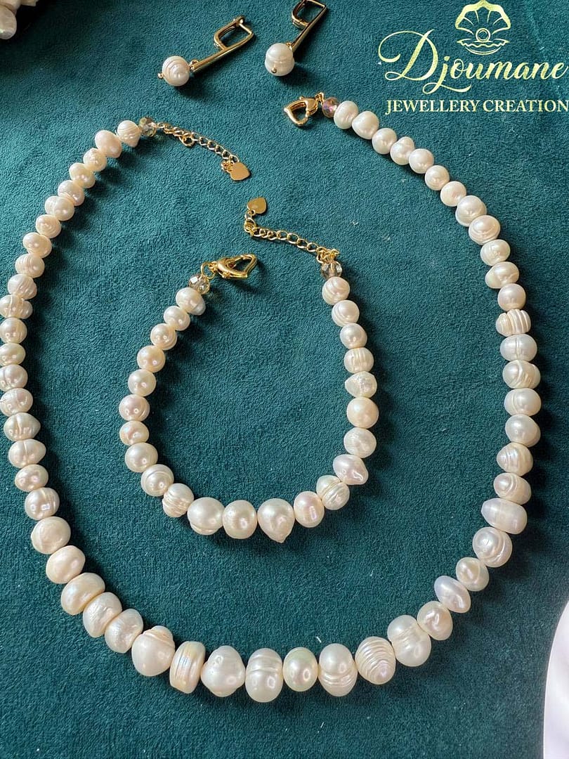 Parure fine en pierres d’eau douce P001